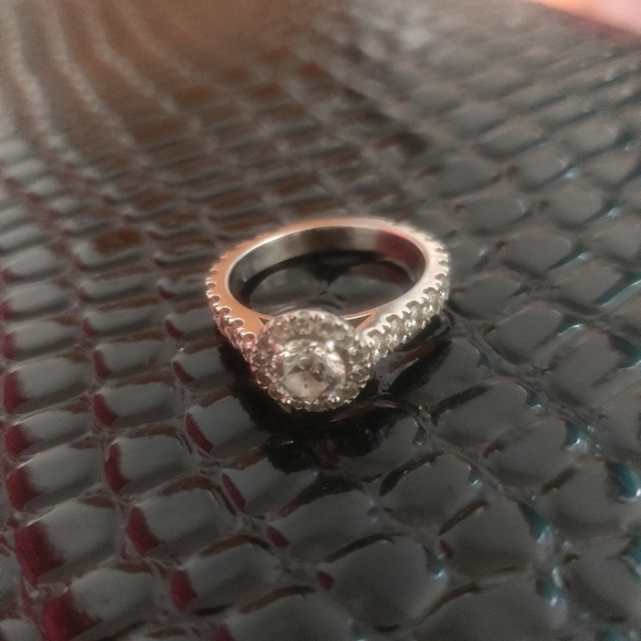Ring - Picture 2 of 4